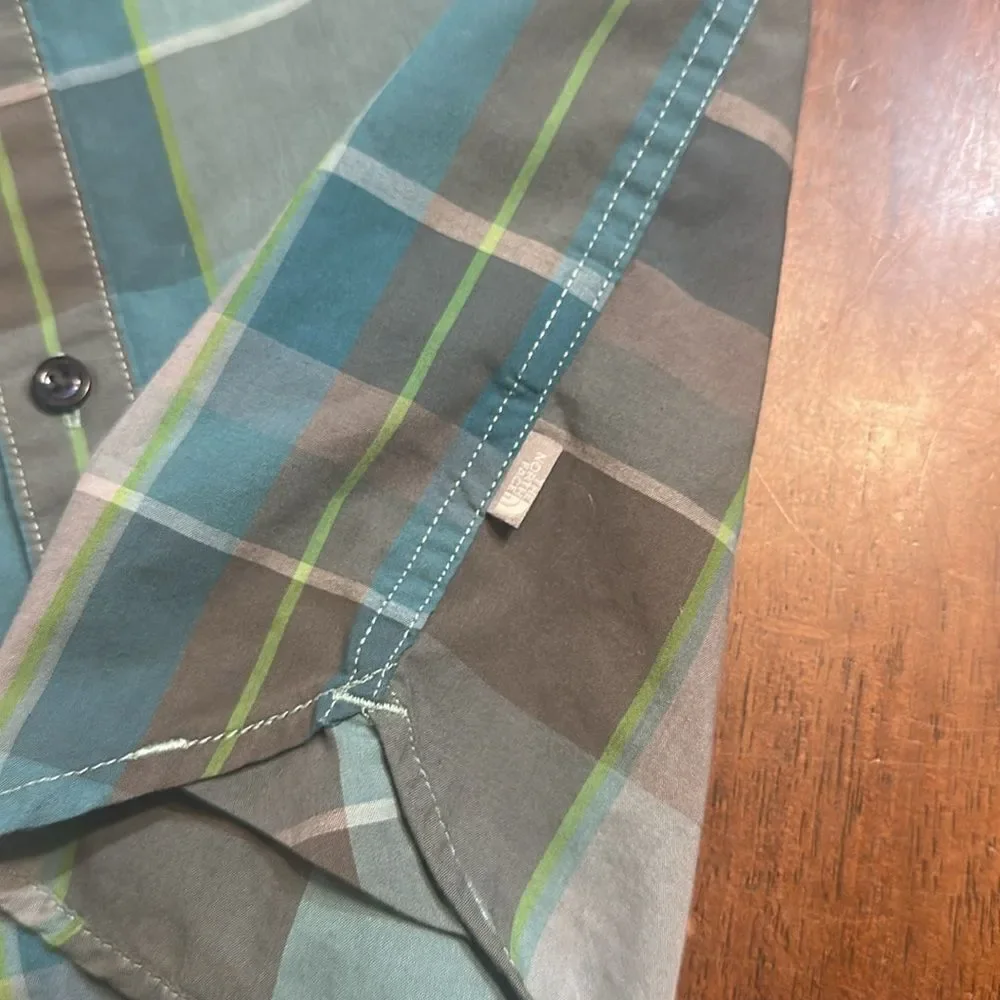 The Northface short sleeve button-down shirt, L (7001)